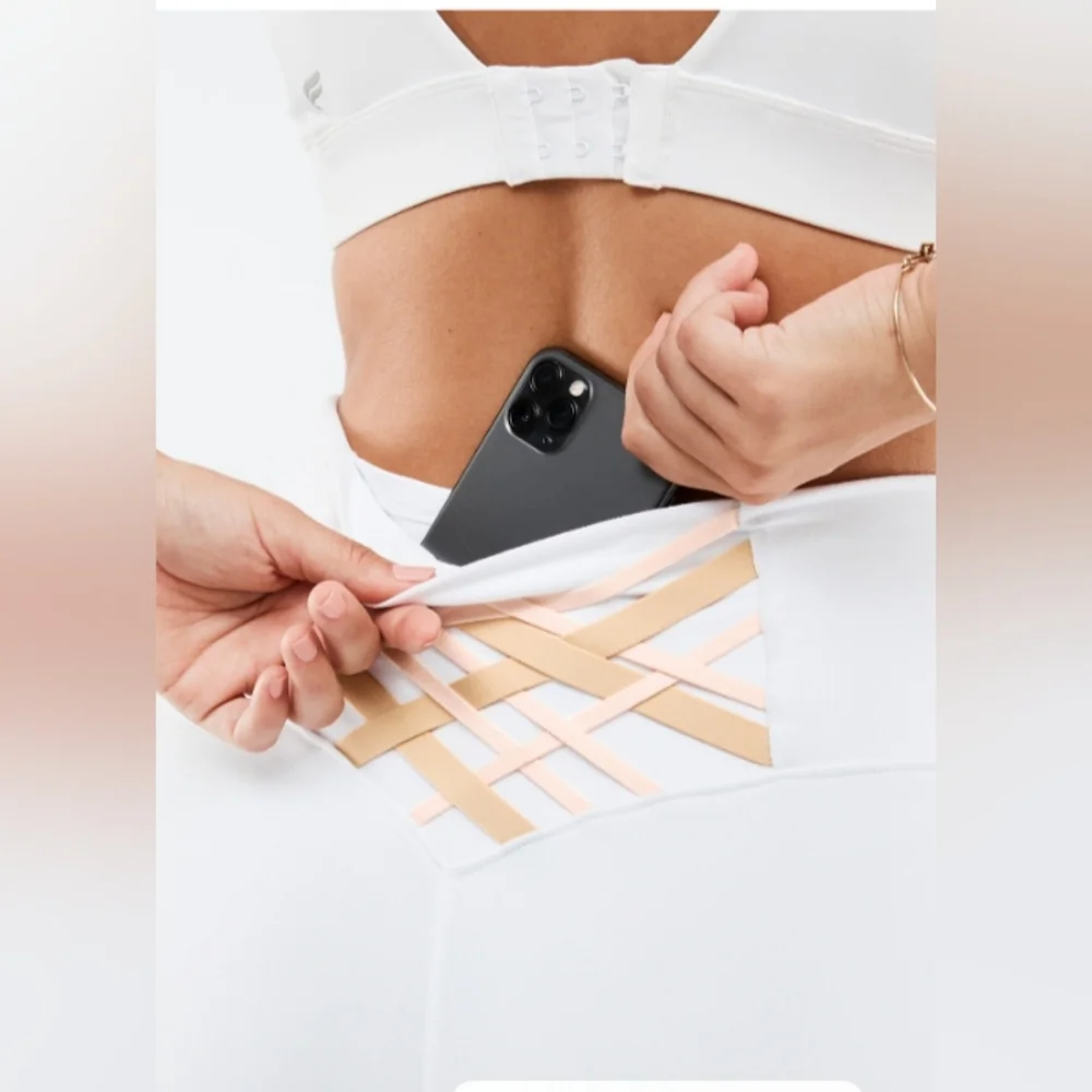 Fabletics,Trendy, Powder hold, 7/8 leggings, size medium, color white - Picture 2 of 7